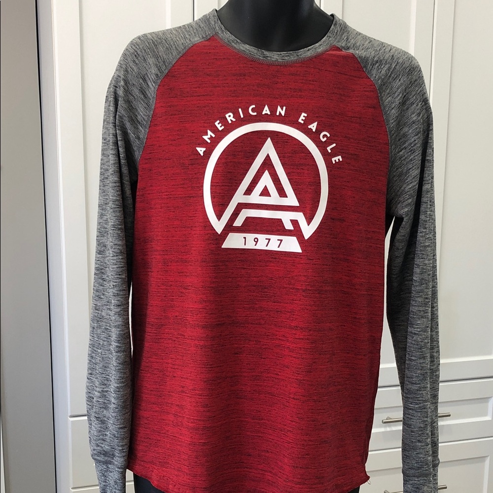 🦅American Eagle Outfitters Red & Gray Raglan Graphic Tee – Men’s Size Medium